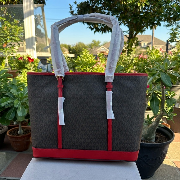 SALE💕Michael Kors Purse And Wallet - Picture 6 of 8